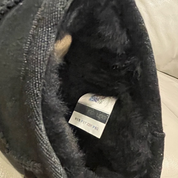 BNIB Authentic UGG Ultra Mini Black Size 8 Women’s - Picture 9 of 14